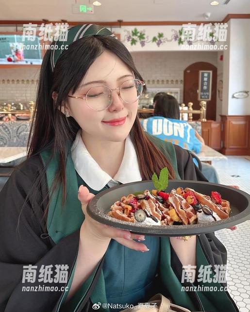 你夏夏 你夏夏的私拍写真,朦胧OL用光影描绘出一幅幅动人的画面,让人心生向往!.txt