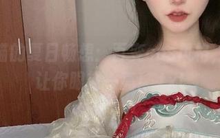 倦倦喵的夏日畅想：百变cos风格，套图让你眼前一亮！.txt