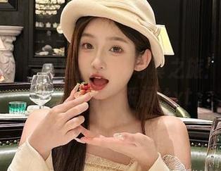 克拉女神 – 周迪的礼服写真之旅：华丽照片记录每个瞬间.txt