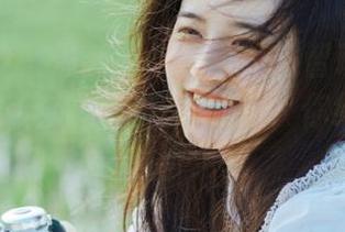 克拉女神 – 最新图包热荐：宋智珍红裙魅力四射，绽放个性与时尚感，你绝对不能错过！.txt