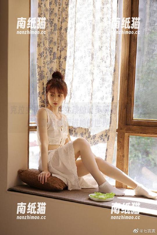 克拉女神-小芹 克拉女神 - 小芹女孩的唯美瞬间,最新图片更新带你走进她的世界!.txt