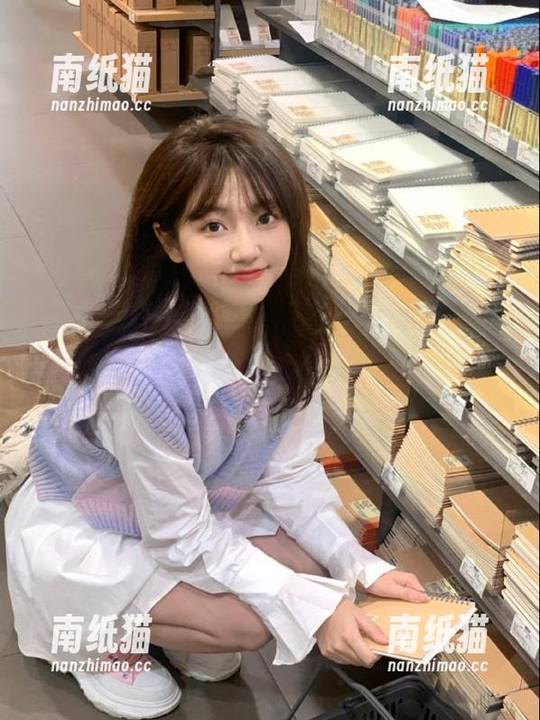 克拉女神-王睿 克拉女神 - 下载王睿的魅力美腿全套写真,尽享她在镜头下的风采与自信.txt