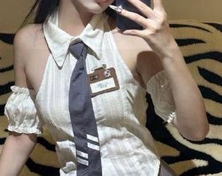 克拉女神 – 珊珊的节日奇幻之旅：圣诞主题图包，精选唯美瞬间与故事！.txt