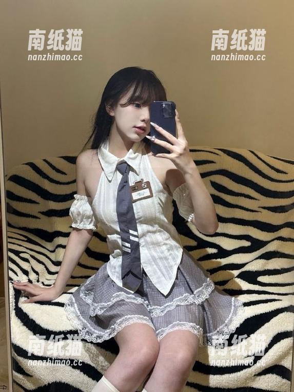 克拉女神-珊珊 克拉女神 - 珊珊的节日奇幻之旅:圣诞主题图包,精选唯美瞬间与故事!.txt