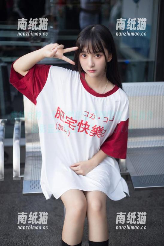 克拉女神-舒彤 克拉女神 - 舒彤的华丽美脚图库,写真作品彰显女性的优雅与魅力.txt
