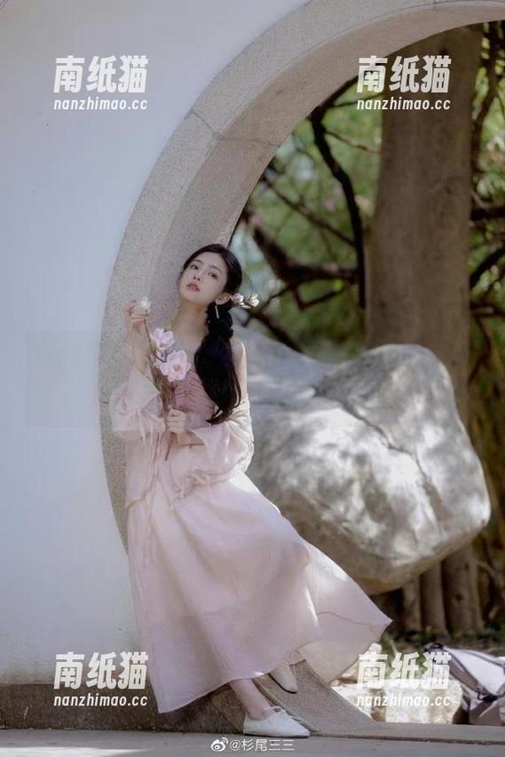 兔玩映画 优雅与力量结合:兔玩映画体操服裸腿作品图集,彰显青春活力.txt