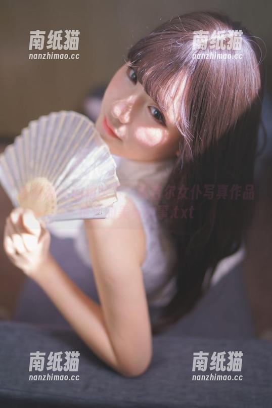 前羽rr 在前羽rr的镜头下:埃吉尔女仆写真作品传递的美与故事.txt