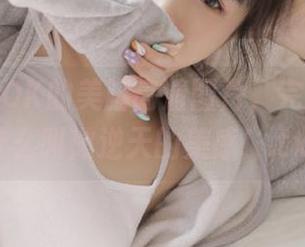 北哥完全OK的美脚高清图片，完美展现了什么叫做逆天的美感！.txt