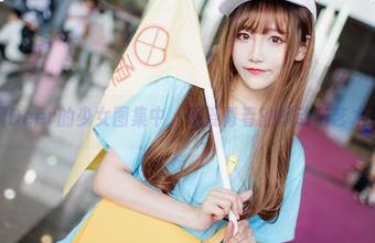 在啾小妍Deer的少女图集中，感受青春的悸动与艺术作品.txt