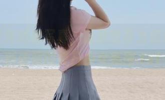 全套室外短裙写真，喵糖映画为你打造清新活泼的夏日少女氛围.txt