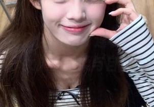 嗲囡囡 – 施忆佳KITTY连衣裙写真，原图展示女人的温柔与自信.txt