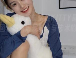 嗲囡囡 – 在线欣赏施忆佳KITTY最新黑色写真美图，细腻展现时尚与艺术的完美结合.txt