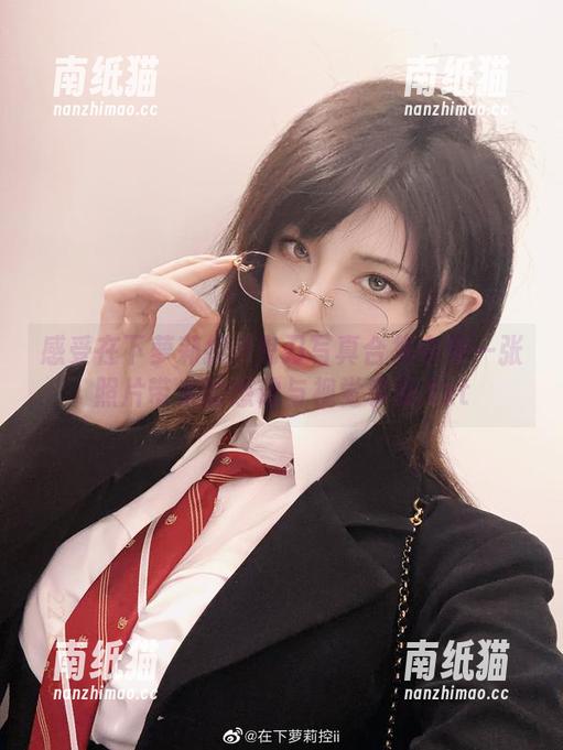 在下萝莉控ii 感受在下萝莉控ii鬼刀写真合集中每一张照片带来的感动与视觉享受.txt