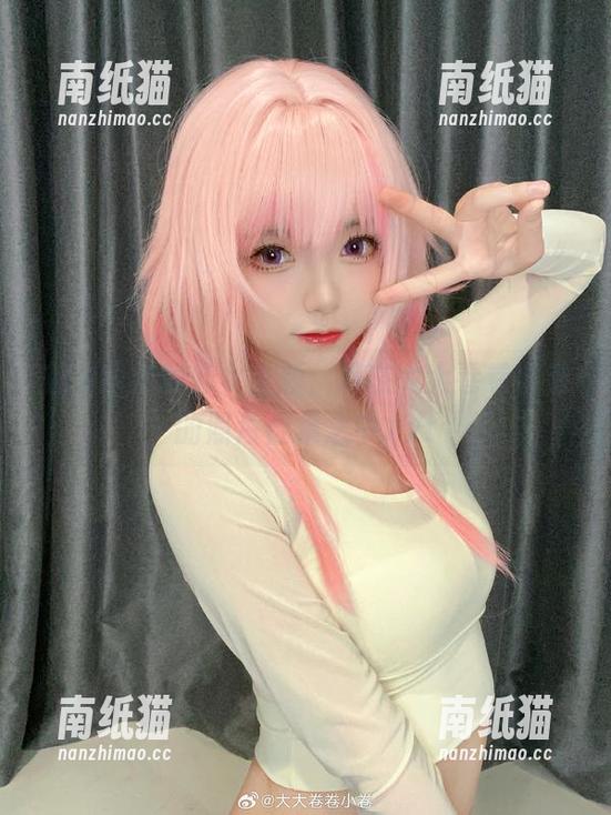大大卷卷小卷 魅力四射的修女主题,尽在大大卷卷小卷的照片合集之中.txt