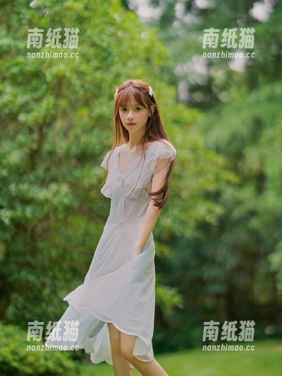 大生模拍-蕾蕾 大生模拍 - 看看蕾蕾如何将普通套装化为高清艺术图包,给你的生活添点色彩!.txt