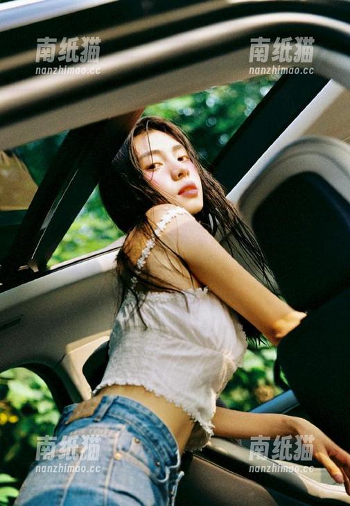 头条女神-易阳 头条女神 - 易阳无圣光写真,展现超级碗杯健身辣妹的无限活力与魅力.txt