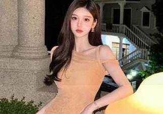 头条女神 – 尽享圣诞气氛，杨曼妮写真合集分享带你走进冬季童话.txt