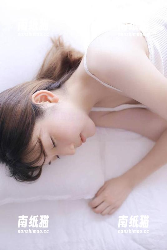 头条女神-杨漫妮baby 头条女神 - 精致定制职业装,杨漫妮baby写真图片带你领略时尚气息.txt