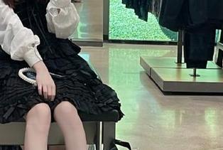 妖精视觉 – 看雯雯如何玩转写真与剧情，每一张照片都仿佛在讲述一个动人的故事！.txt