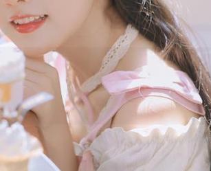 学妹加速跑 – 小琪的天使套图分享，快来围观这位‘恶作剧天使’！.txt