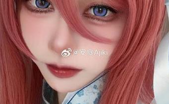 透过安食Ajiki的镜头看黑白：探索她私拍作品中流露的独特情感图片.txt