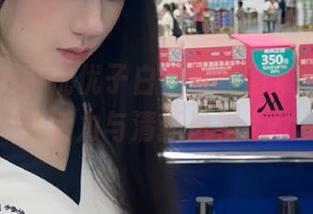 微密圈 – 小优优子白色写真图集，尽显青春活力与清新风格.txt