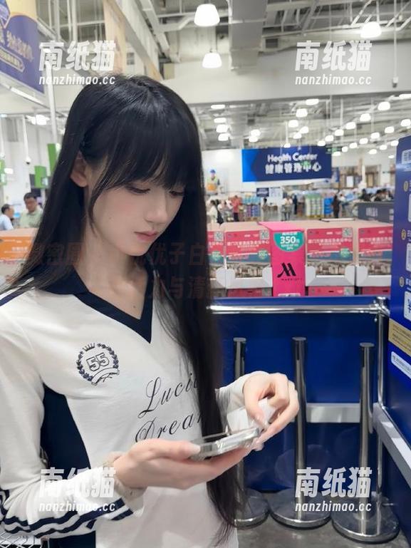 小优优子 微密圈 - 小优优子白色写真图集,尽显青春活力与清新风格.txt