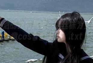小和甜酒的独特风情：以丝袜为主题的创意cos套图大赏！.txt
