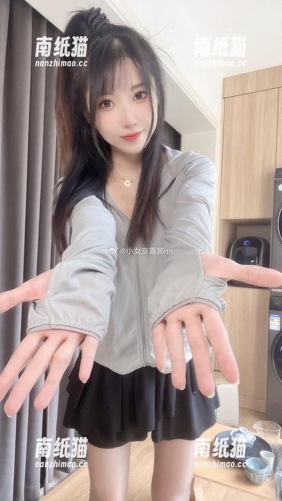 小女巫露娜 小女巫露娜的花卉套图,私拍瞬间让我想起那些年的自嘲往事.txt