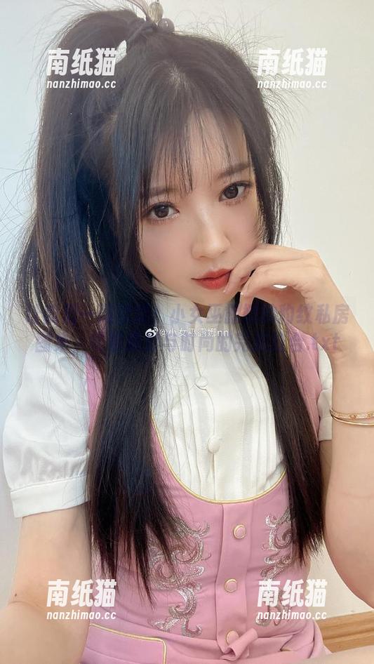 小女巫露娜 让我们一同欣赏:小女巫露娜的豹纹私房图集,领略摄影与时尚的完美结合.txt