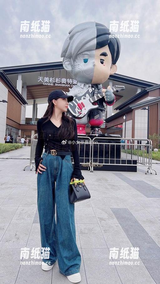 小女巫露娜 探索小女巫露娜的温柔艺术:图库里的每一件作品都传递爱.txt