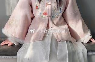 小女巫露娜以白衬衫展现风采，网盘中的写真合集让你感受不同的艺术魅力.txt