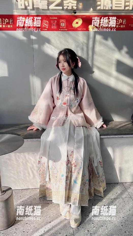 小女巫露娜 小女巫露娜以白衬衫展现风采,网盘中的写真合集让你感受不同的艺术魅力.txt