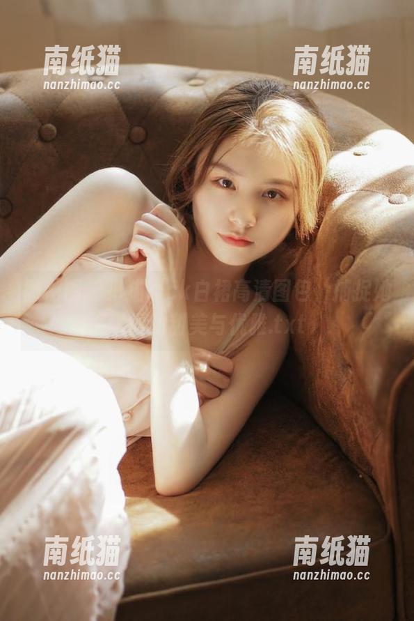 小猫咪ck 微密圈 - 小猫咪ck白裙高清图包,捕捉她瞬间的甜美与优雅.txt