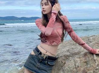 尤果网 – 一起探索Angela楚楚的纯白美图，轻松下载收获美丽心情！.txt