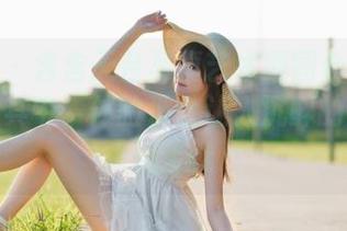 尤果网 – 含含天台写真艺术原图合集：仿佛置身其中，体验那份让人沉醉的美丽触感.txt