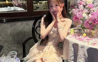 尤果网 – 新更新：李思宁的红裙写真，以精美图片捕捉她的每一个迷人瞬间.txt
