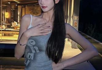 尤果网 – 若涵空姐最新写真图片，带你感受天使般的优雅气质.txt