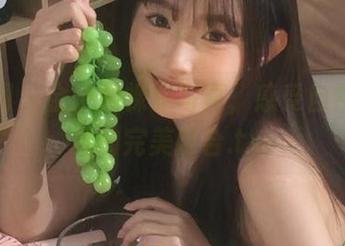 尤果网 – 金子熙裸足写真，感受自然与壁纸的完美融合.txt