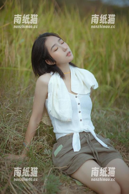 尤果网-青树 尤果网 - 时尚与自然的碰撞:青树短裙写真套图,带你领略独特视觉体验.txt