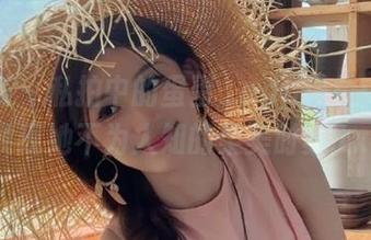 尤蜜荟 – 私拍中的蛋蛋_egg温柔：套图展现她不为人知的柔美时刻.txt