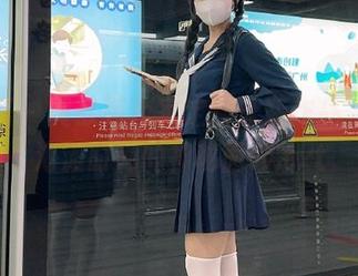 尤蜜荟 – 黄歆苑独家定制泳装作品，揭开海滩时尚的神秘面纱.txt