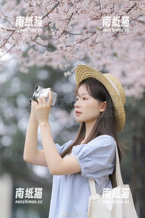 就是阿朱啊 微密圈 - 就是阿朱啊最新图包:红肚兜与下班地铁的乘务员缆车浪漫.txt