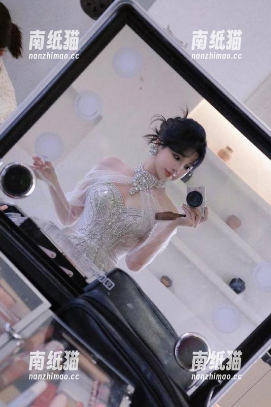 果儿Victoria 微密圈 - 果儿Victoria带来最新作品:牛仔裤写真,五种穿法带你风格大变身!.txt