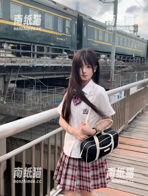 果团网-黄歆苑 果团网 - 瞧黄歆苑的绝美礼服!图包资源为你的作品增添风采.txt