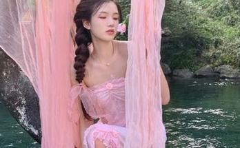 微密圈 – 梦幻楚楚不吃鱼双人写真，套图中的幸福瞬间，带你领略爱的真实面貌.txt