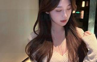 模范学院 – lingyu69秘书全新写真作品合集：每一张照片背后都藏着动人的故事和情感.txt