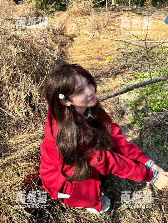 模范学院-小奶瓶呜呜 模范学院 - 精彩肉丝写真精选:小奶瓶呜呜的艺术视角与美的绽放.txt