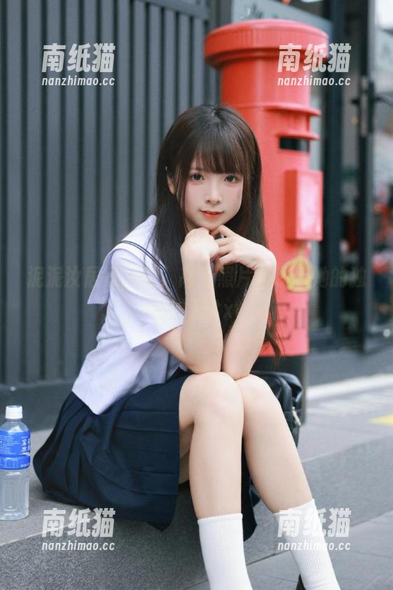 泥泥汝 泥泥汝居家风情,高清照片勾勒出她的独特时光.txt
