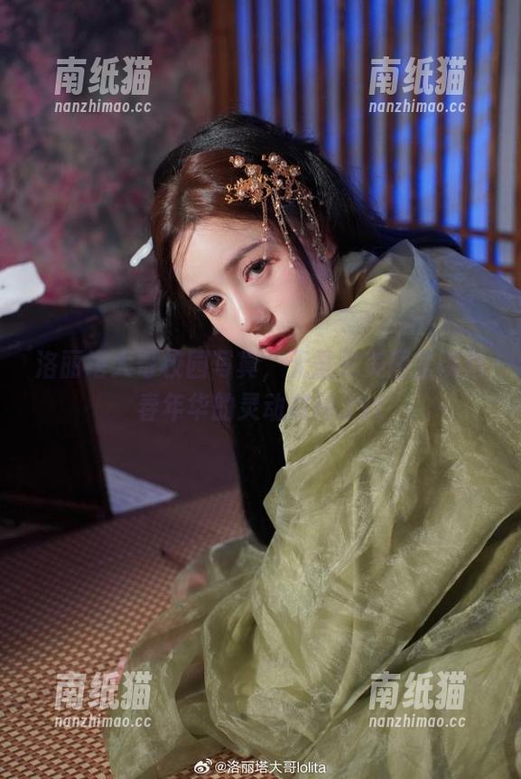 洛丽塔大哥 洛丽塔大哥校园写真,无圣光美图呈现青春年华的灵动瞬间.txt